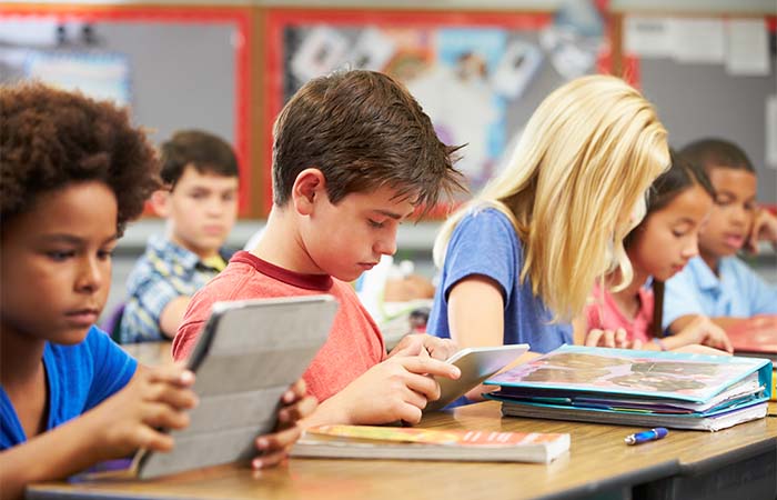 PO-Raad: investeer in digitalisering in het onderwijs