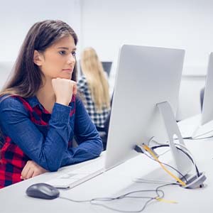 In de collegezaal of online: studenten presteren even goed In de collegezaal of online: studenten presteren even goed