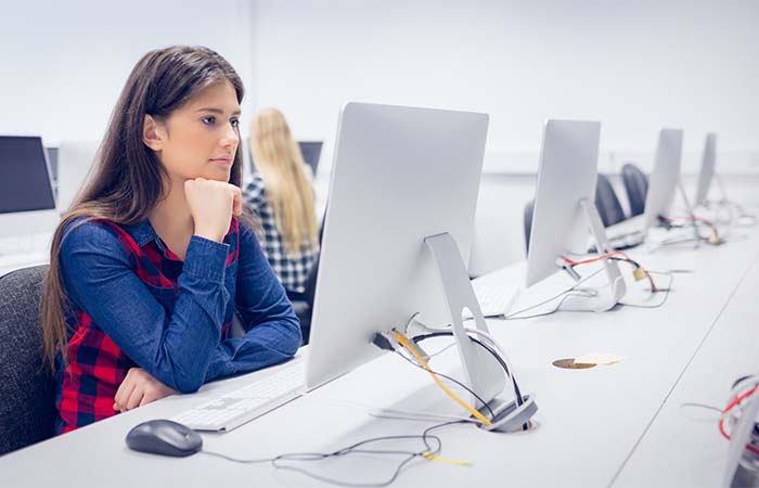 In de collegezaal of online: studenten presteren even goed