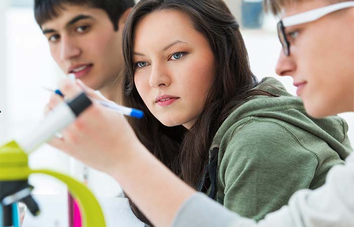 Van verdunningscalculator tot practicumvoorbereiding: gratis online hulpmiddelen voor science-docenten en TOA's