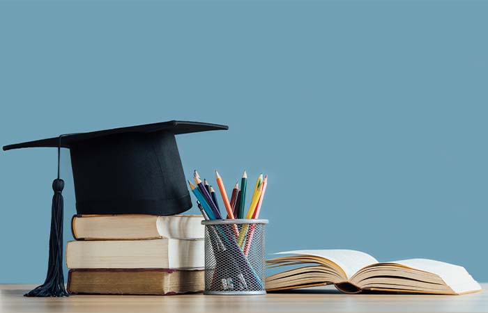 Een klas vol spiekbriefjes, maar dan toegestaan