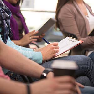 Van klaslokaal naar geestelijke gezondheidszorg: waarom steeds meer onderwijsprofessionals zich omscholen