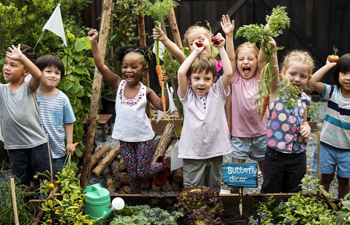 Grijs schoolplein leidt tot competitie, groen plein tot kameraadschap