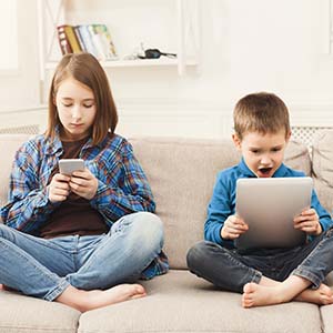 Online en offline spelen belangrijk voor ontwikkeling digitale geletterdheid bij kinderen Online en offline spelen belangrijk voor ontwikkeling digitale geletterdheid bij kinderen
