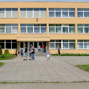 Een kleine overkapping op school