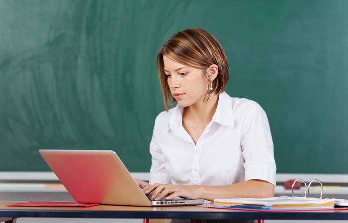 Herbeleef je Schooljaren met SchoolBANK: De Digitale Schatkist van Nostalgie, Vriendschap en Schoolfoto's