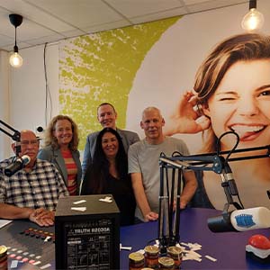 Radiozenders doen mee aan Week van lezen en schrijven