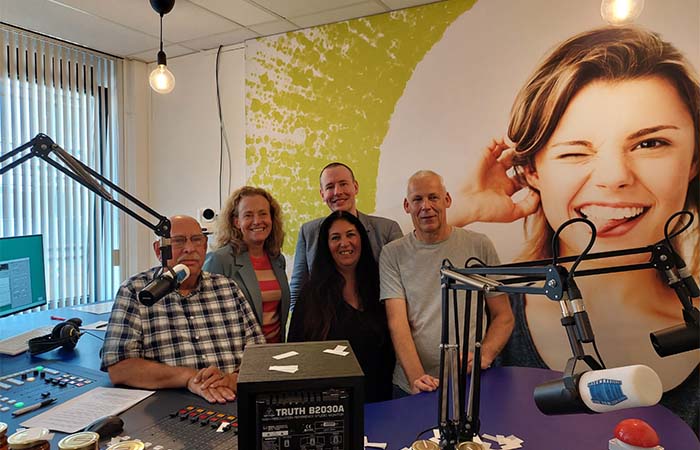 Radiozenders doen mee aan Week van lezen en schrijven