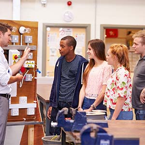 Zij-instroom praktijkonderwijs vergroot werkdruk docenten